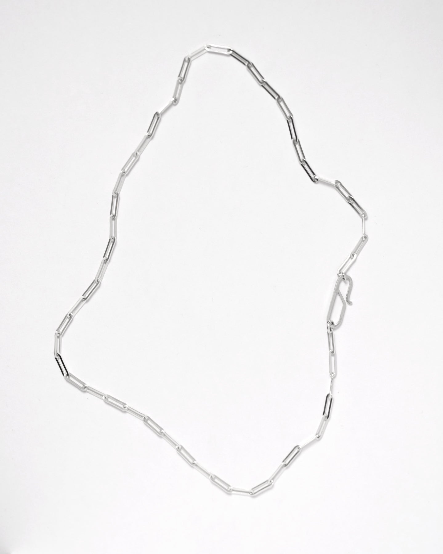Flat paperclip chain in sterling silver with large lock.